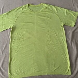 Lululemon Metal Vent T-Shirt size L